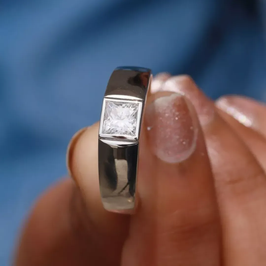 /public/photos/live/Princess Cut Moissanite Bezel Set Man's Engagement Ring 594 (7).webp